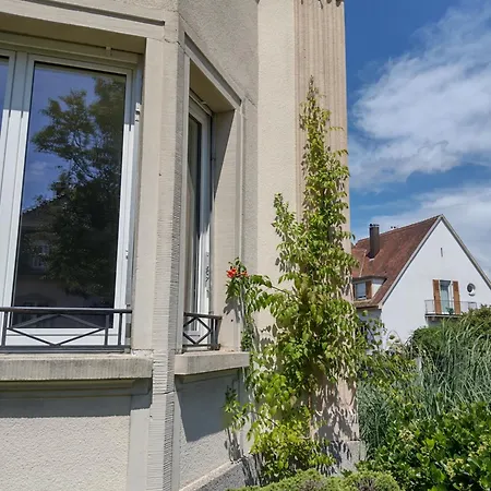 Madame Du Barry - Proche Gare, Zenith Et Chu Daire *