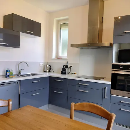 Madame Du Barry - Proche Gare, Zenith Et Chu