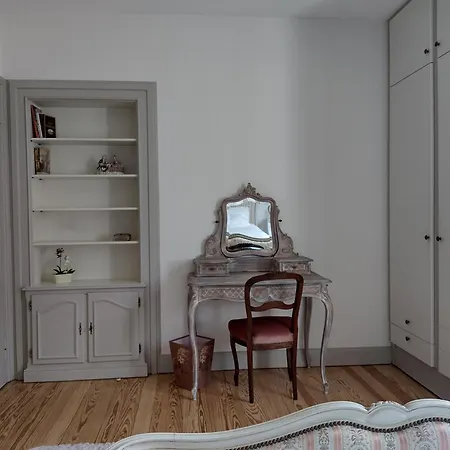 Madame Du Barry - Proche Gare, Zenith Et Chu Strazburg