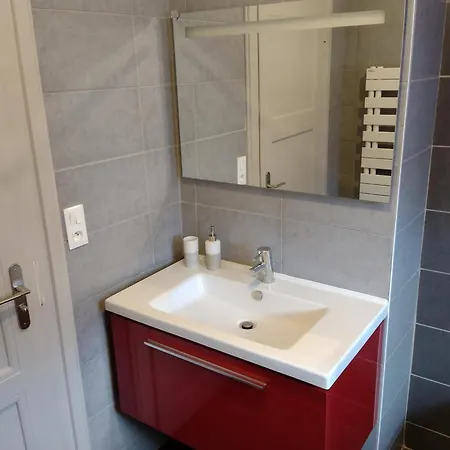 Madame Du Barry - Proche Gare, Zenith Et Chu Straßburg